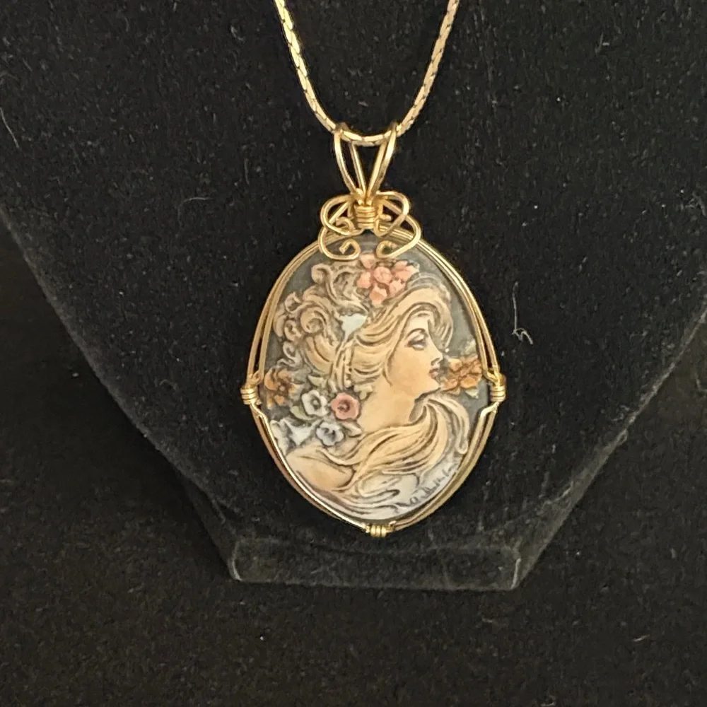Vintage Bisque Porcelain Lady  Cameo Gold-Filled Wire Wrap Jewelry Pendant JHK - Picture 7 of 7